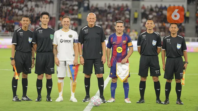 Foto: Barcelona Legends Hajar Del Piero Dkk dalam Laga Duel Antar Legenda Sepak Bola
