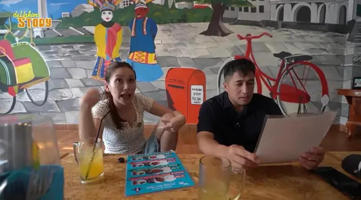 Intip Interior Warung Makan Ayah Ayu Ting Ting, Kental Nuansa Betawi
