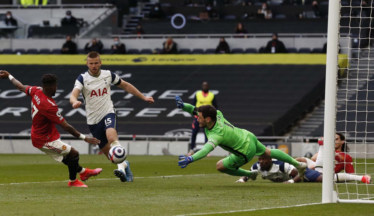United akhirnya berhasil menyamakan kedudukan menjadi 1-1 berkat gol yang dicetak Fred pada menit ke-57. (Foto: AP/Pool/Adrian Dennis)