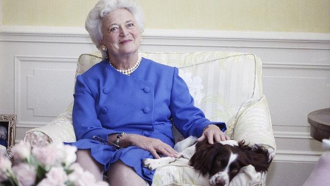 Barbara Pierce Bush merupakan istri dari Presiden ke-41 Amerika Serikat, George H.W. Bush yang menjabat periode 1989-1993 (AP Photo/Doug Mills, File)
