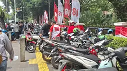 Ketika Trotoar Jadi Parkiran saat Pesta Rakyat Monas