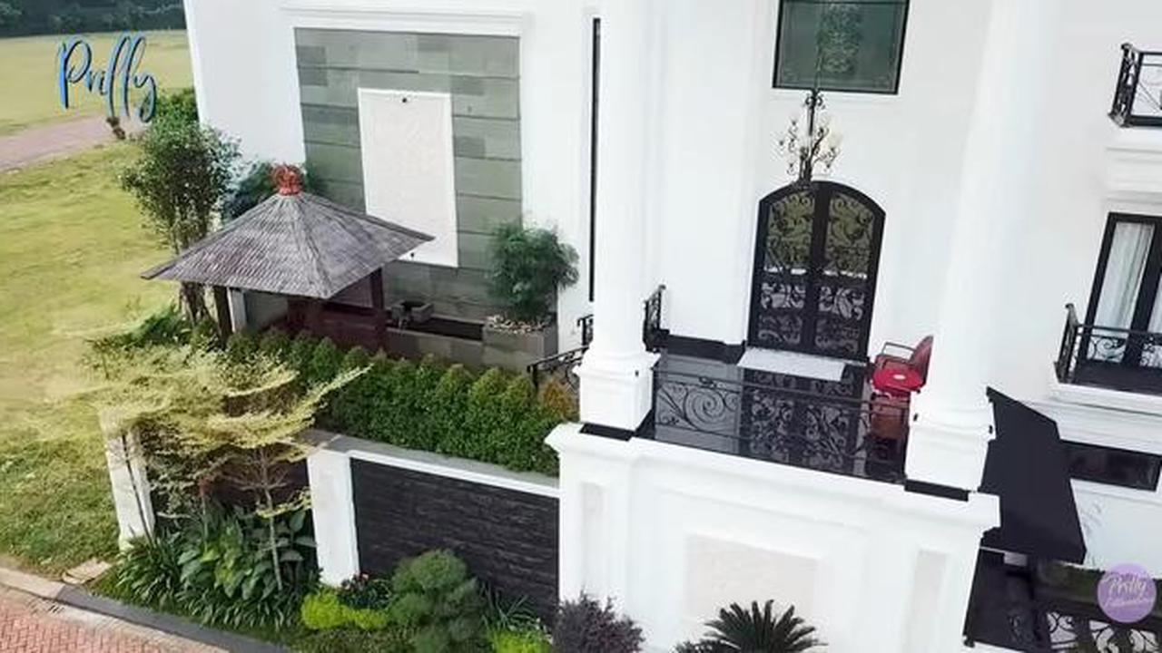Intip Kemegahan Potret Pagar dan Taman Rumah Prilly Latuconsina, Klasik dan Asri