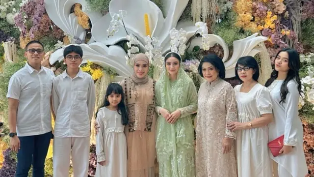 Momen pengajian Febby Rastanty bersama keluarga. (Dok: IG https://www.instagram.com/p/DCBbaHeyBh7/?igsh=MTY3a3JjZGJjOHQybA==)