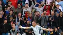 Jamie Vardy merayakan golnya ke gawang Wales yang membuat kedudukan menjadi imbang 1-1 pada laga Euro 2016 grup B di Stadion Bollaert-Delelis, Lens, Kamis (16/6/2016). (AFP/Denis Charlet)