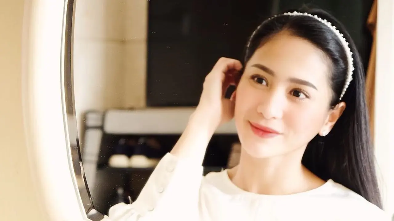 [Fimela] Bunga Zainal