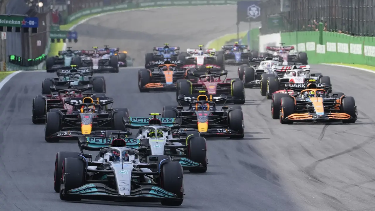 Foto: Kemenangan Perdana George Russell dan Double Podium untuk Mercedes di Formula 1 GP Brasil
