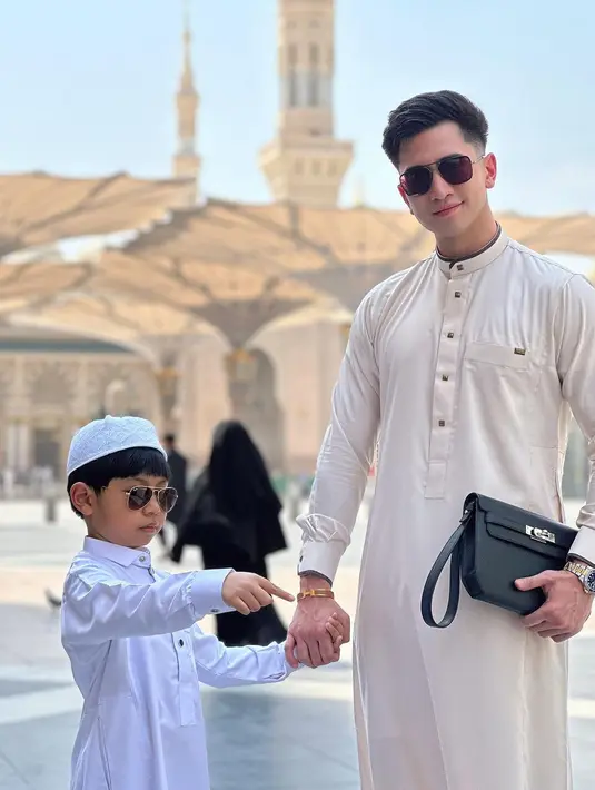 Verrell Bramasta pergi umrah. [Foto: Instagram/bramastavrl]