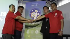 Narasumber foto bersama usai konferensi pers Turnamen U-20 International Cup 2019 di Wisma Aldiron, Jakarta, Kamis (21/11). Kompetisi ini direncanakan akan berlangsung pada 1-7 Desember 2019. (Bola.com/Yoppy Renato)