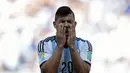 Pemain depan Timnas Argentina, Sergio Aguero, tampil dengan model rambut bergaya mohawk yang disisir rapi sepanjang berlaga di Piala Dunia 2014. (AFP PHOTO/Juan Mabromata)