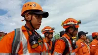 Sejumlah personel Basarnas Palu bersama potensi SAR mengikuti apel koordinasi saat latihan penanganan korban bencana di Kelurahan Petobo, Kota Palu, Kamis (16/6/2022). (Foto: Heri Susanto/ Liputan6.com).