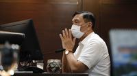 Menteri Koordinator Bidang Kemaritiman dan Investasi Luhut B. Pandjaitan menggelar Rapat Koordinasi (Rakor) terkait Uji Coba Protokol Kesehatan pada Sektor Industri Esensial dan Domestik bersama sejumlah menteri, kepala daerah, dan elemen terkait secara virtual di Jakarta, Rabu (18/08/2021).