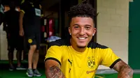 Borussia Dortmund memposting foto Jadon Sancho yang tengah tersenyum untuk mengejek Manchester United (MU). Sancho adalah target utama MU di bursa transfer musim panas 2020. (foto: twitter.com/BlackYellow)