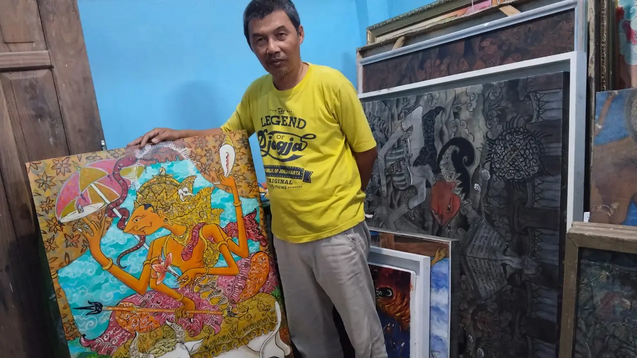Agus Nuryanto (55), pelukis wayang jewer (Liputan6.com/Shani Rasyid)