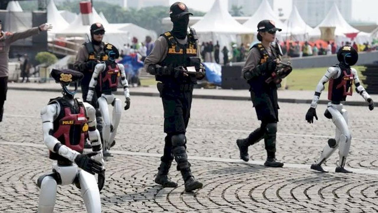 VIDEO: Robot Polisi Unjuk Aksi Depan Kapolri Saat Defile Polri, Hormat Ke Presiden Prabowo & Panglima TNI