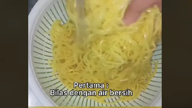 Trik Mudah Hilangkan Rasa Kapur pada Mi Kuning, Hanya Butuh 1 Bahan Dapur
