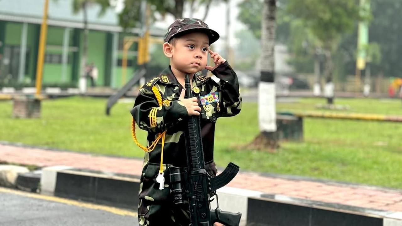 Potret Lucu Abang L Anak Lesti Kejora Cosplay, Mulai Avengers Sampai Pemain Manchester United