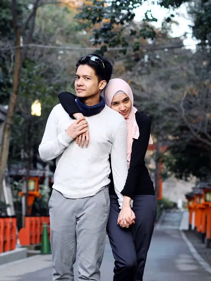 [Bintang] Dimas Seto dan Dhini Aminarti