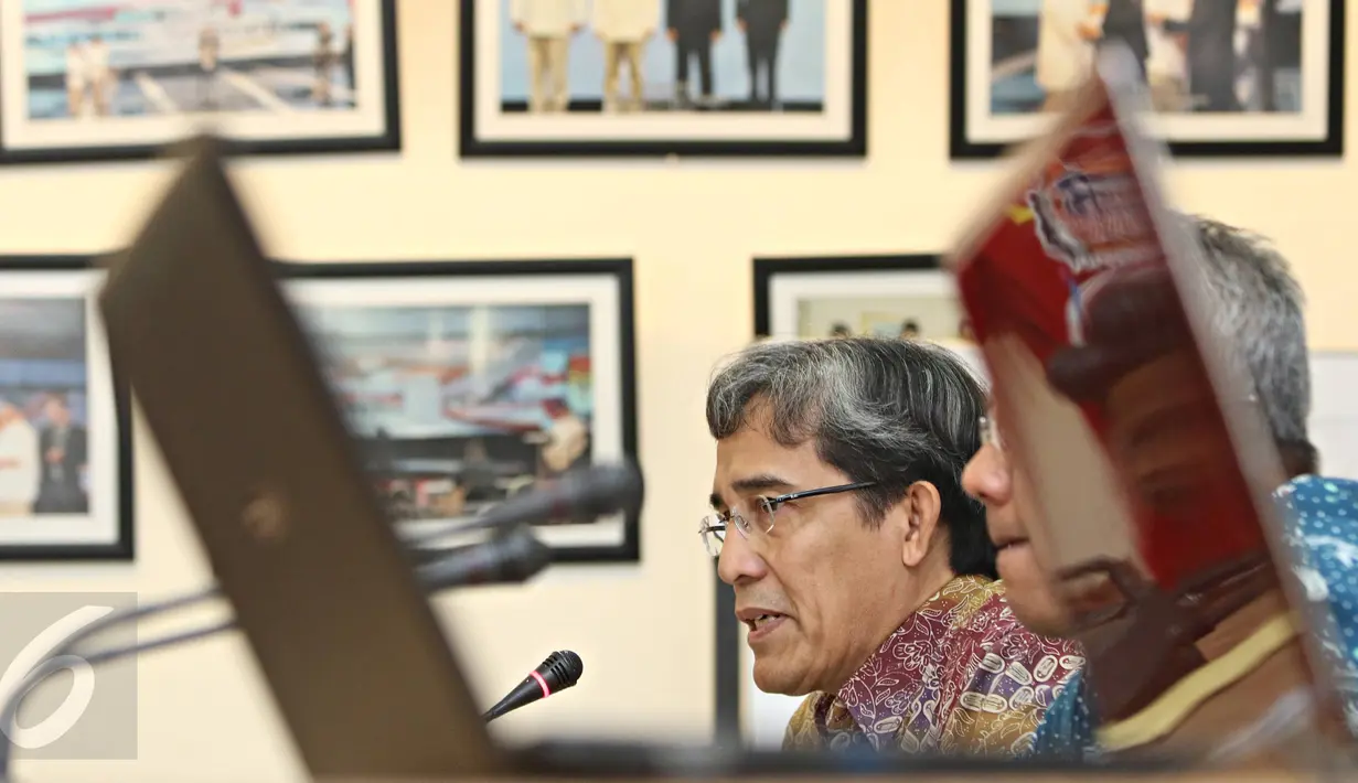 Komisioner KPU Hadar Nafis Gumay saat memberi keterangan pers di Jakarta, Selasa (13/10). KPU mengumumkan total jumlah Daftar Pemilih Tetap (DPT) sementara dalam Pemilukada 2015 yaitu sebanyak 96.165.966 DPT. (Liputan6.com/Immanuel Antonius)