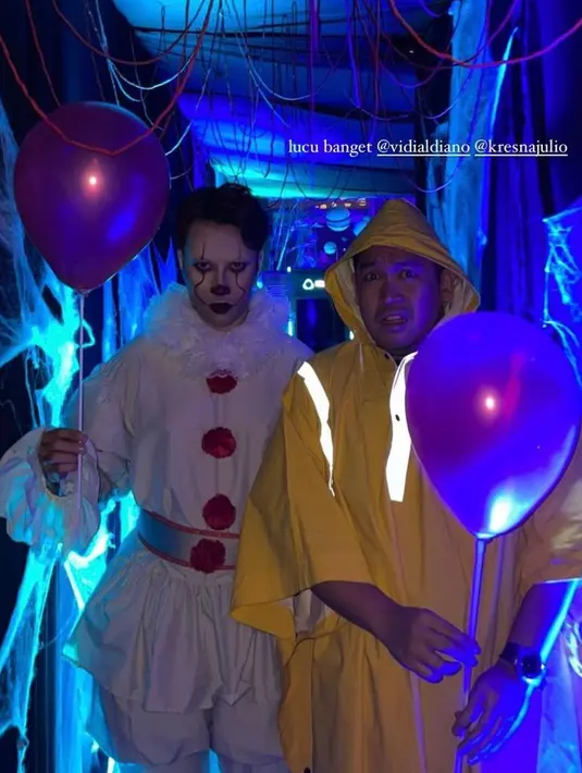 Lalu, ada Vidi Aldiano yang cosplay jadi badut pembunuh di film IT. [Instagram/vidialdiano]