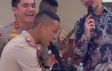Jenderal Bintang Dua Polri Asyik Nyanyi Bareng Bule & Taruna, Suaranya Ramai jadi Perbincangan