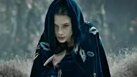 Astrid Berges-Frisbey dalam King Arthur: Legend of the Sword. (themillimetre.com)