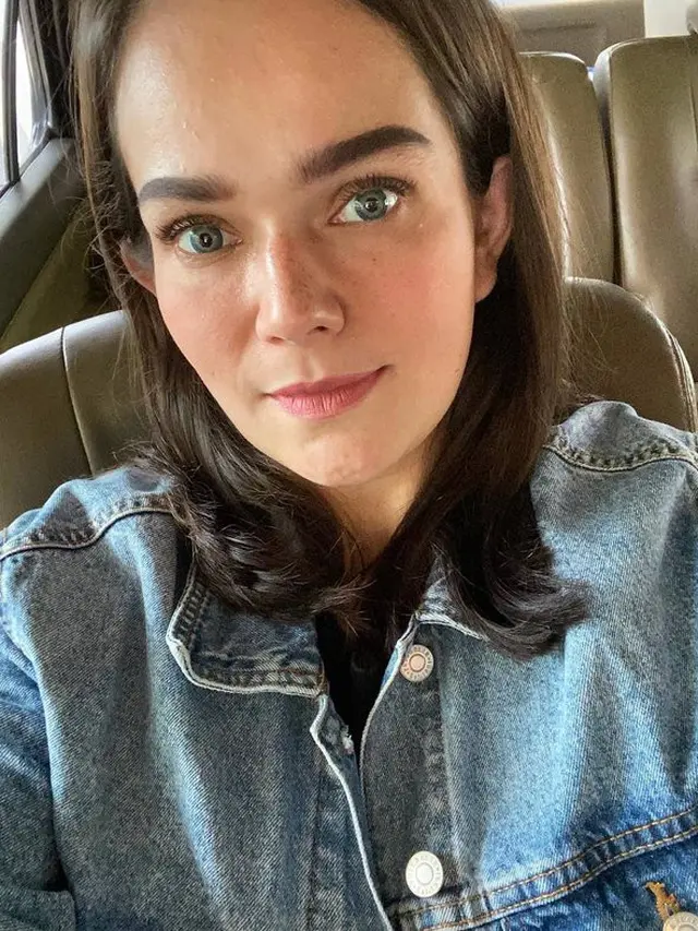 6 Potret Dewi Natalia Istri Mendiang Hilman Hariwijaya, Aktris Sinetron yang Baru Dinikahi Sebulan