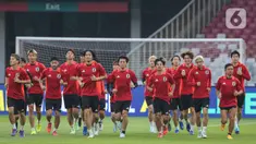 Pemain Timnas Jepang menjalani sesi latihan resmi di Stadion Utama Gelora Bung Karno, Senayan, Jakarta Pusat, Kamis (14/11/2024). (Liputan6.com/Angga Yuniar)