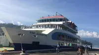 KMP Ihan Batak Meluncur di Perairan Danau Toba