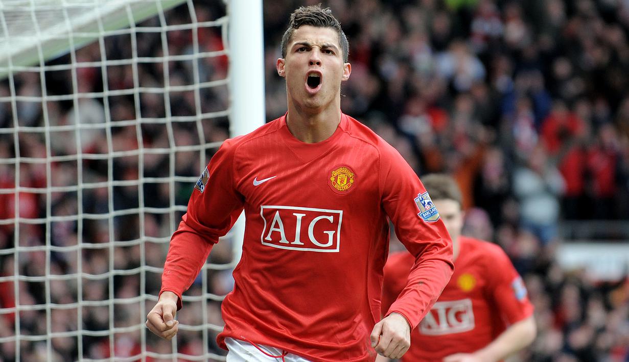1. Cristiano Ronaldo - Pemuda 18 tahun ini didatangkan pada 2003 dengan harga 12,2 juta poundsterling, harga yang mahal kala itu. Musim 2007/2008 menjadi capaian terbaiknya dengan meraih Golden Boot serta mengantar MU juara Liga Champions.