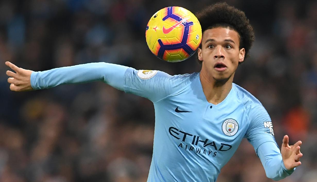 6. Leroy Sane (Manchester City) – Pemain muda Manchester City, Leroy Sane, juga tercatat memiliki kecepatan di atas rata-rata. Sane mampu melesat dengan kecepatan 35.04km/jam. (AFP/Paul Ellis)
