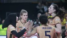 Pemain Gresik Petrokimia Pupuk Indonesia merayakan keberhasilan meraih poin saat menghadapi Jakarta Pertamina Enduro dalam seri pertama final four PLN Mobile Proliga 2025 di GOR Jayabaya, Kediri, Sabtu (19/4/2025). (Bola.com/Dok. PBVSI)