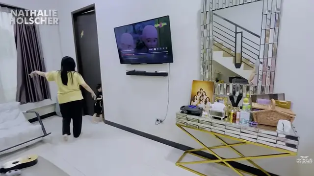 Potret Ruang Keluarga Rumah Nathalie Holscher