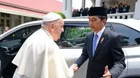 Paus Fransiskus bertemu Presiden Jokowi di Istana Negara Jakarta, Rabu (4/9/2024). Keduanya sepakat menyebut toleransi kunci persatuan dan perdamaian. (Foto: Muchlis Jr - Biro Pers Sekretariat Presiden dari Instagram @jokowi)