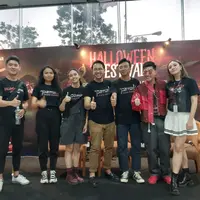 Yasamin sempat terjatuh saat menikmati wahana horror karena dikejar Zombie [Fimela.com/Syifa Ismalia]