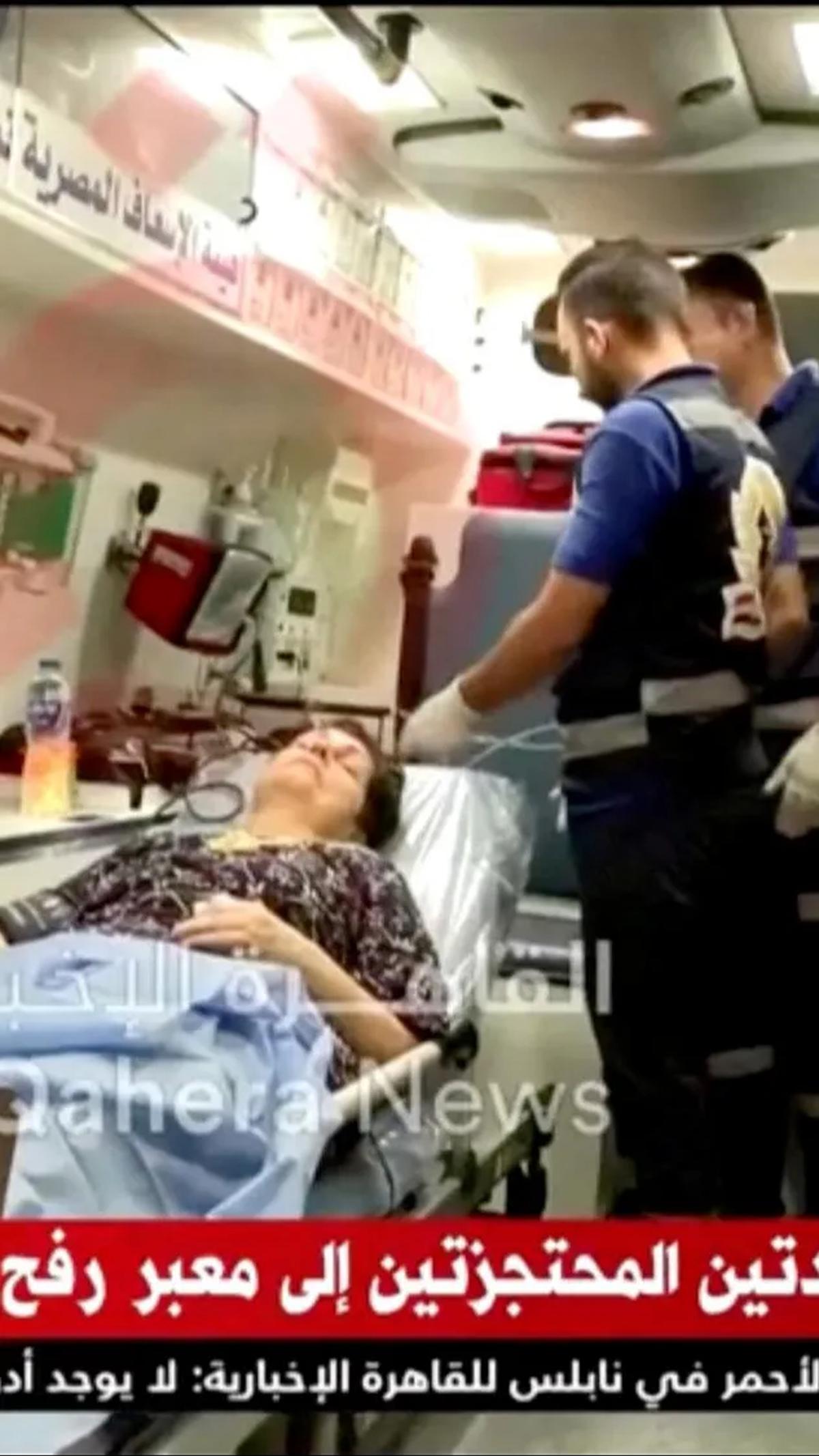 Sementara Nurit Yitzhak juga tampak dalam kondisi yang baik saat mendapat perawatan seusai dibebaskan oleh Hamas.