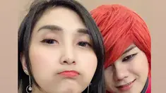 Viralnya sosok Pesulap Merah kini juga menyeret nama sang istri yang kini jadi sorotan. Terungkap bahwa Pesulap Merah ternyata sudah tidak single alias telah menikah dengan perempuan cantik bernama Tika Mega Lestari. (Instagram/t__eun22)
