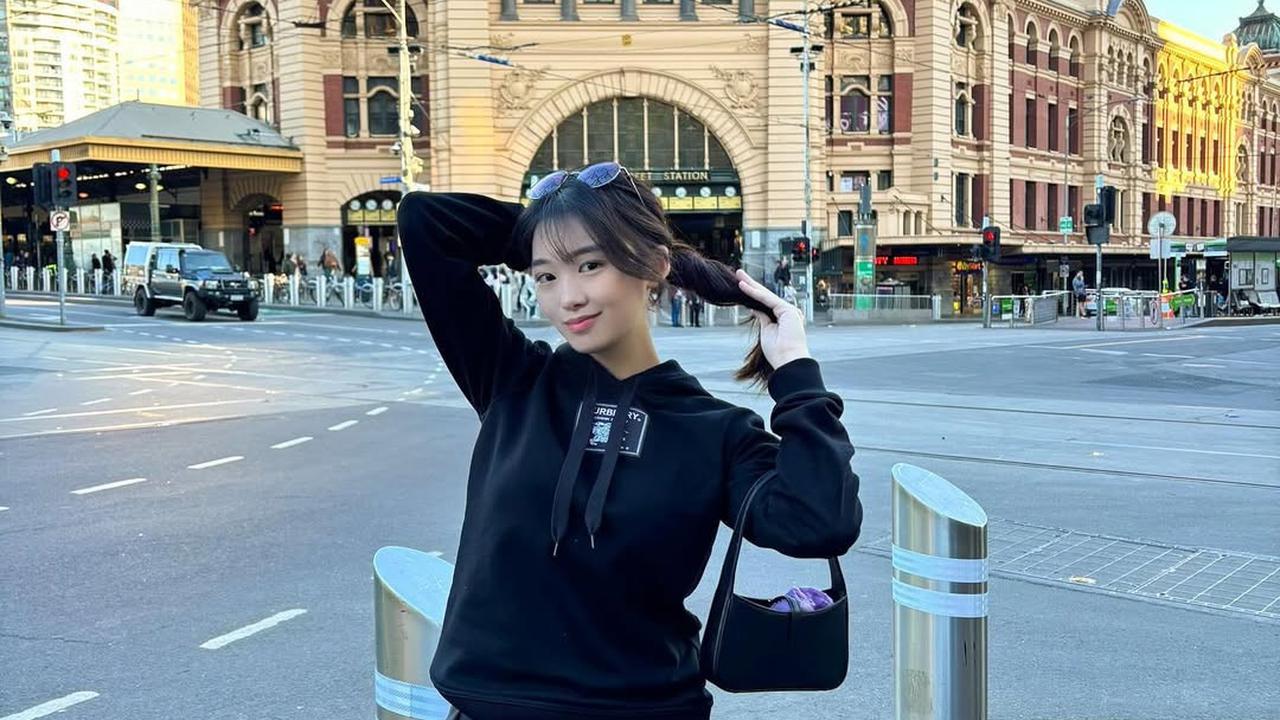 Potret Livy Renata dengan Outfit Casual, Dari Pakai Hoodie hingga Tanktop