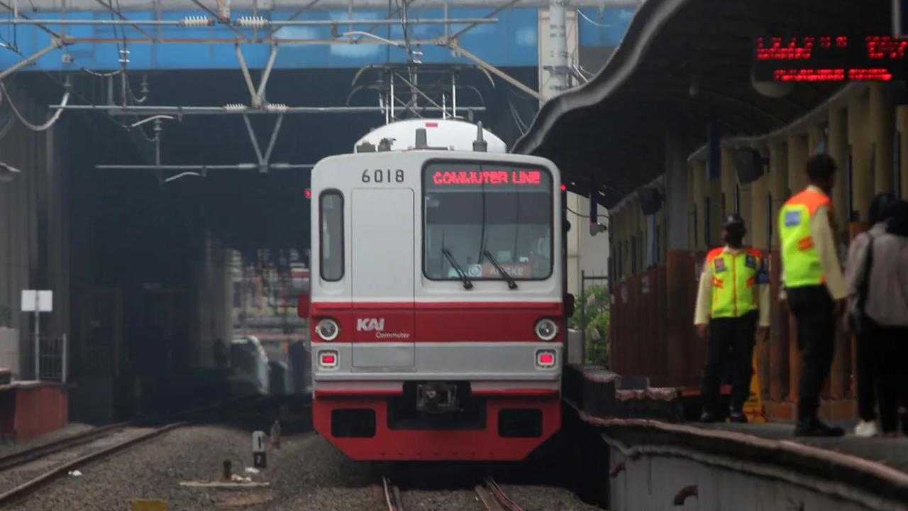 Vice President Corporate Secretary KCI, Anne Purba mengatakan, pinjaman tersebut tengah diajukan oleh pihak KCI. Dia menyebut PT Kereta Api Indonesia (KAI) juga memberikan dana sebesar Rp800 miliar.