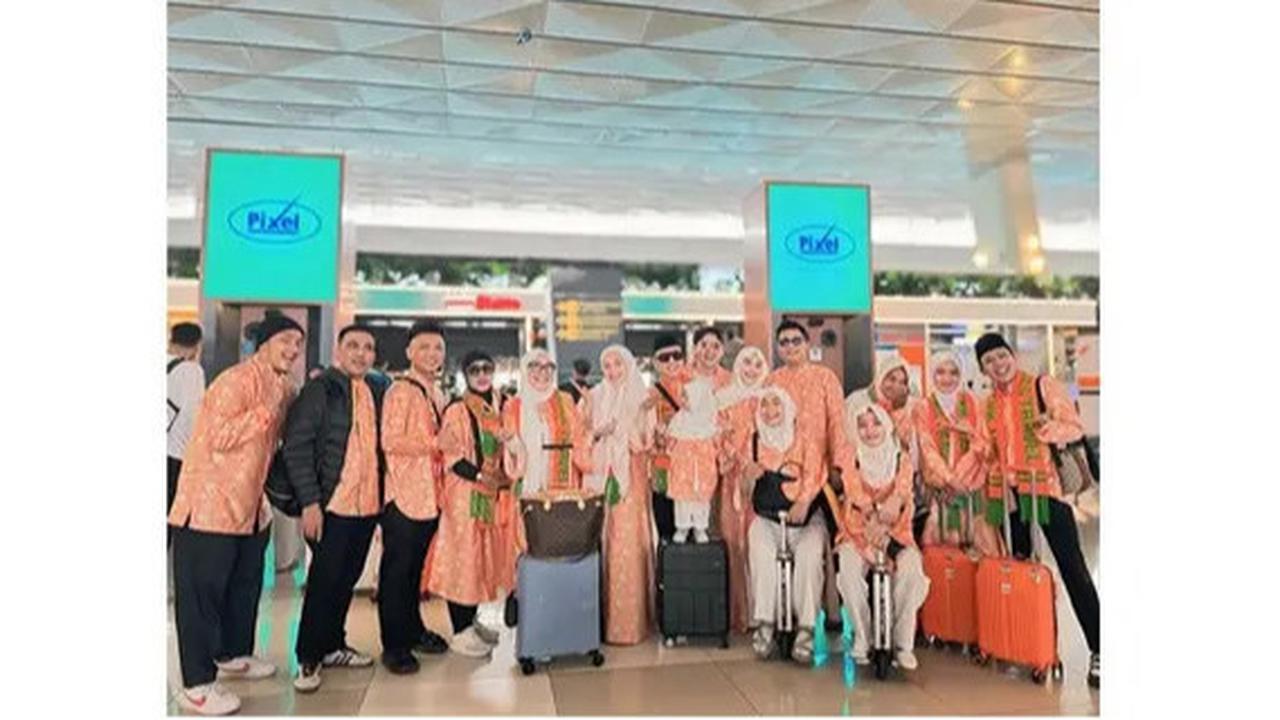 Ayu Ting Ting Tutup Tahun 2024 dengan Boyong Keluarga Besar Umrah Bersama, Tak Ketinggalan Bilqis Sang Anak Tunggal