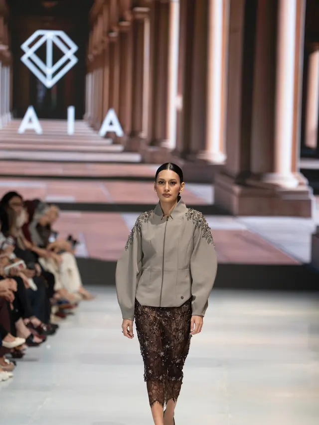 Power Dressing Tak Harus Terlihat Kaku, VAIA Rayakan Sisi Tegas dan Feminin Perempuan di JFW 2027