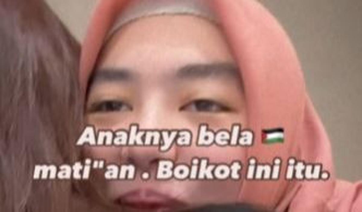 "True story anaknya bela Palestina mati-matian boikot ini itu, emaknya malah holiday ke Israel."<br>