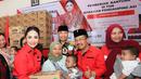 Salah satu kegiatan Krisdayanti di Batu, Malang. Menyerahkan bantuan makanan tambahan pendamping ASI (MPASI) sebanyak Total 10 Ton. (Foto: Instagram/@krisdayantilemos)