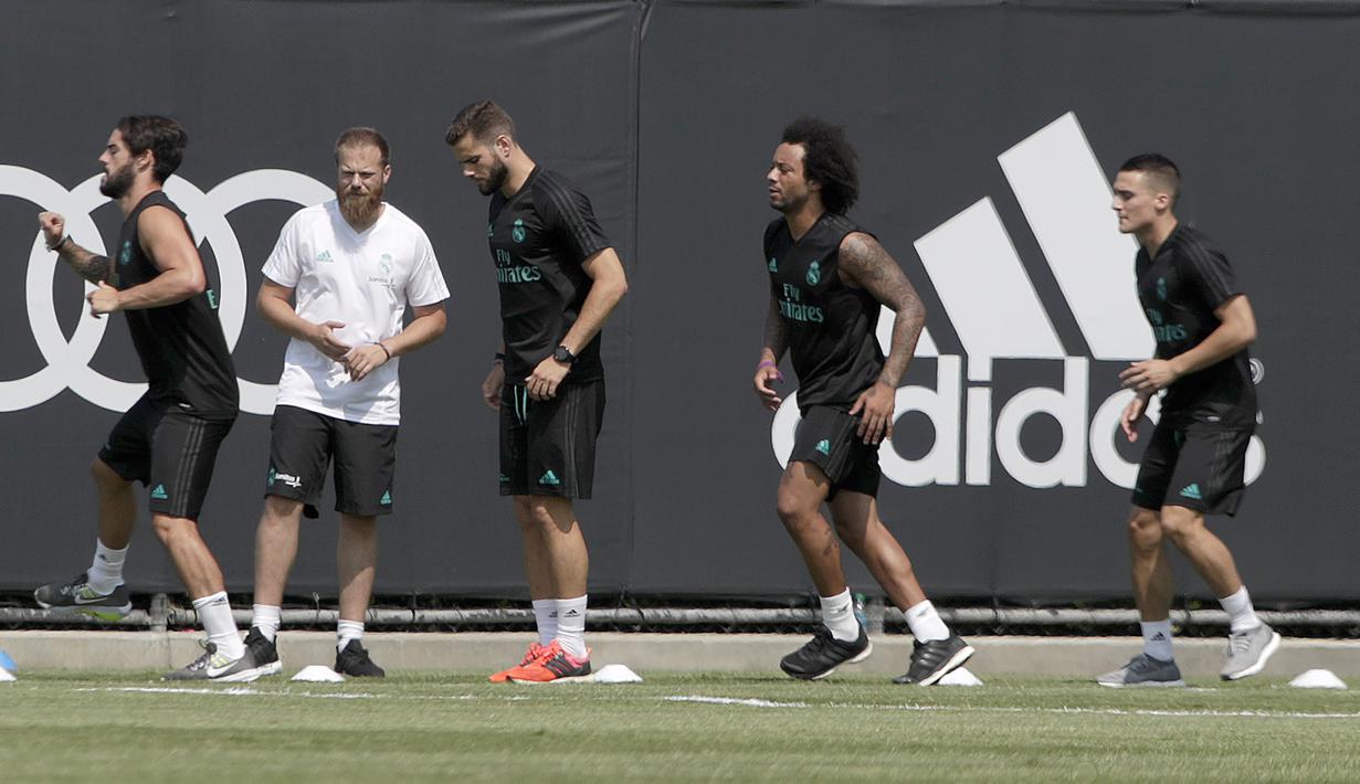 Pemain Real Madrid menjalani latihan di Los Angeles, AS, Rabu (12/7/2017). Real Madrid akan menghadapi Manchester United dan Manchester City pada laga turnamen International Championship Cup. (EPA/Mike Nelson)
