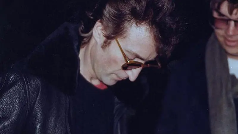 John Lennon dan pembunuhnya, 6 jam sebelum kematian sang bintang