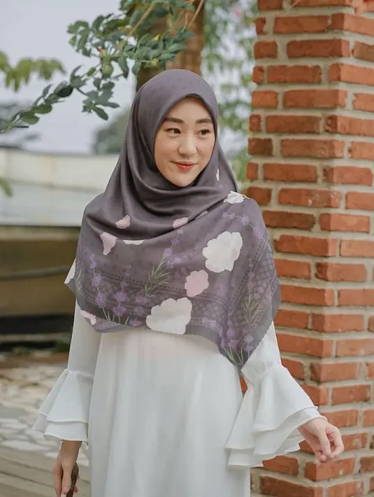 (Instagram/larissachou)