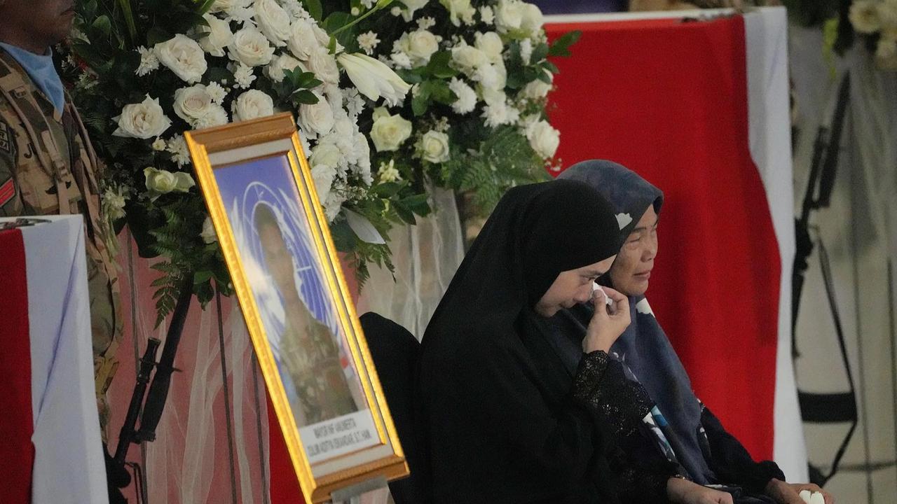 FOTO: Isak Haru Iringi Kepulangan Tiga Prajurit yang Gugur di Lebanon