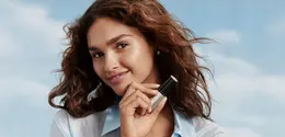 Melalui rangkaian kecantikan terbarunya, bareMinerals memadukan kemudahan penggunaan, hasil akhir natural, dan kandungan yang dirancang untuk mendukung kelembapan serta perlindungan kulit. (Foto/Dok: bareMinerals)