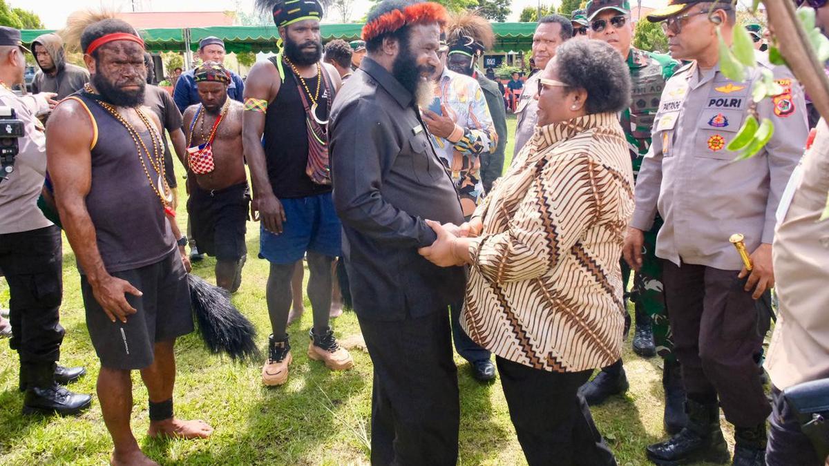 Wamendagri Ribka Haluk Hadiri Ritual Patah Panah di Wamena, Perkuat Perdamaian Antarsuku
