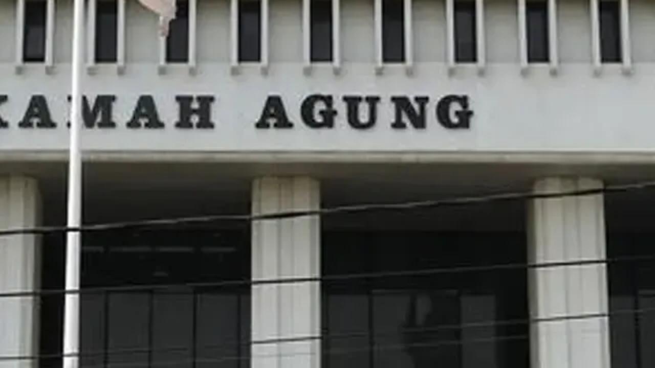 Permohonan tersebut memperoleh tanggapan dari anggota MKH Mahkamah Agung Mukti Fajar Nur Dewata. Mukti mempertanyakan apakah seorang terdakwa atau para pihak bersengketa dapat memercayai Danu untuk menangani kasus mereka sebagai seorang hakim setelah beru