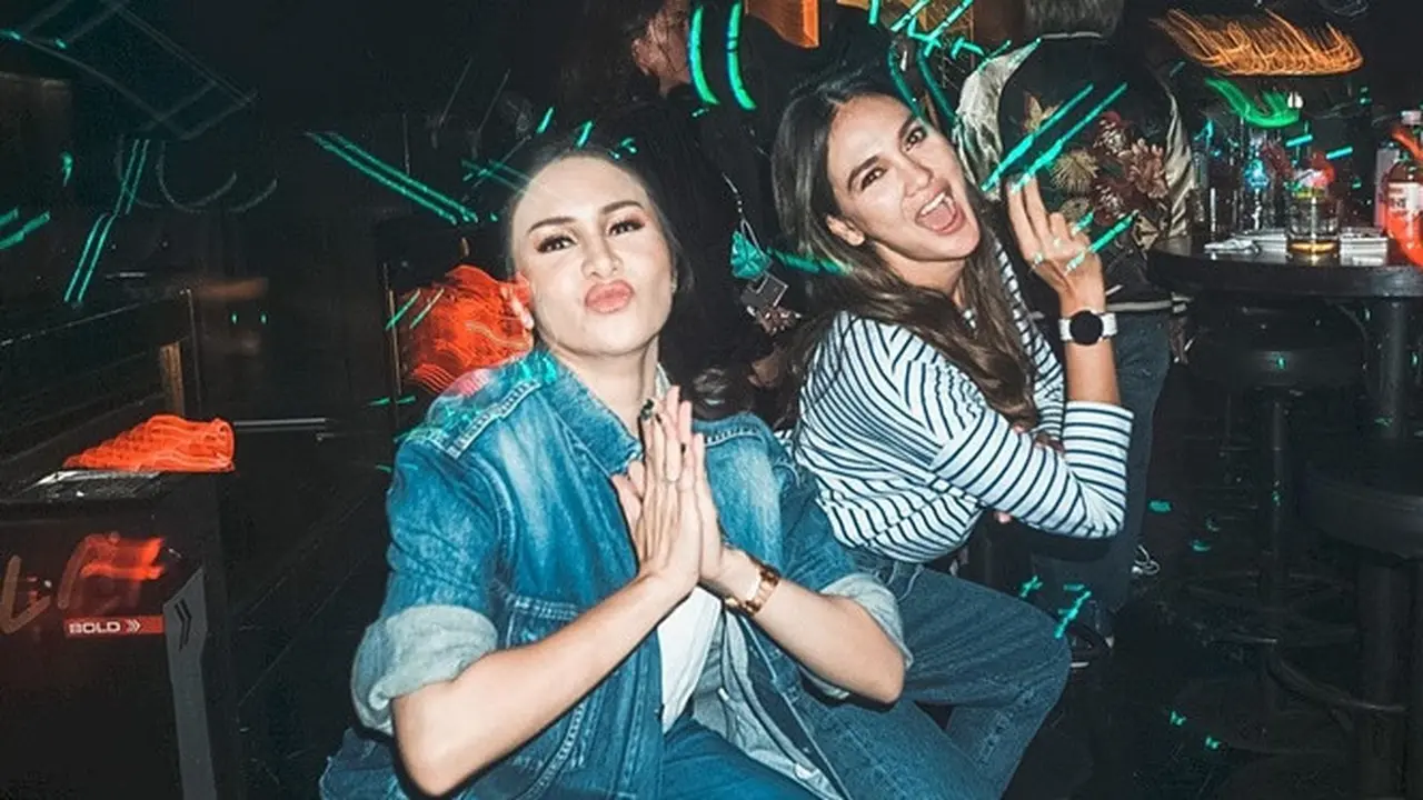 6 Potret Kompak Momo Geisha dan Luna Maya, Akui Sempat Tak Saling Tegur Sapa